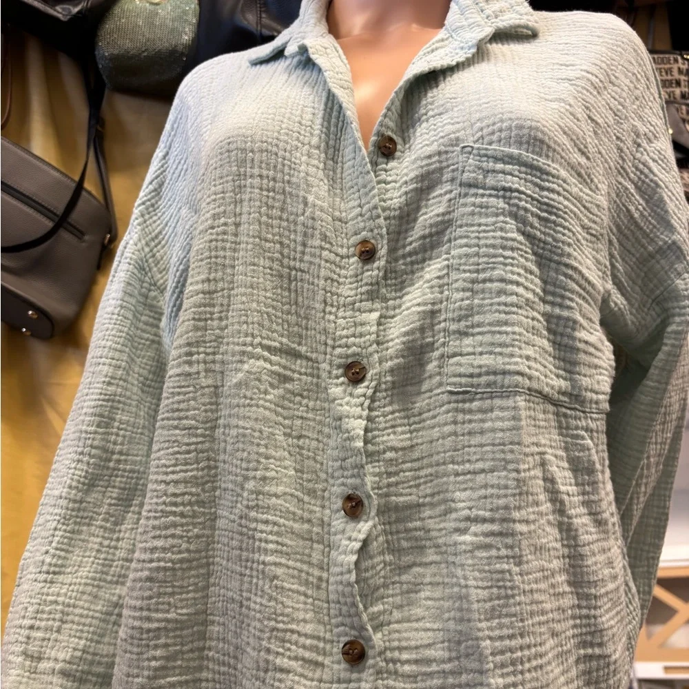 Textured Light Green Button-Up Shirt - Picture 4 of 8
